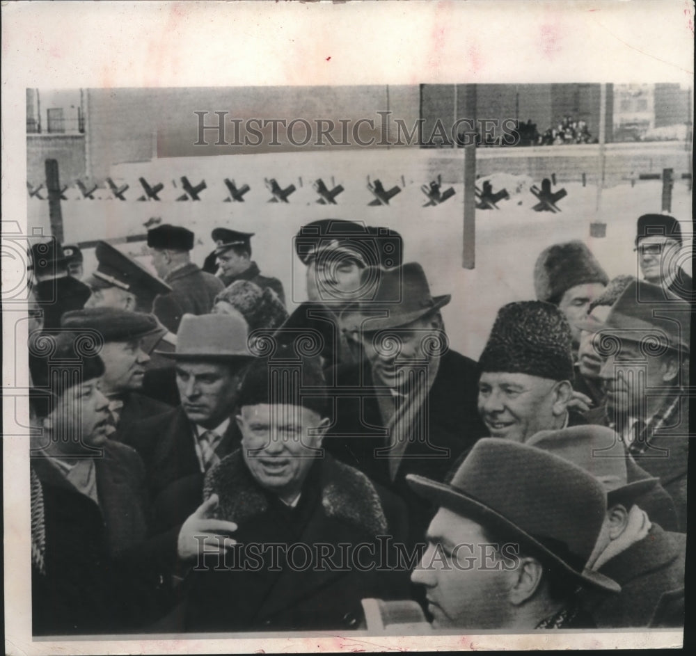 1963 Press Photo Soviet Premier Nikita Khrushchev &amp; others inspect Berlin Wall- Historic Images