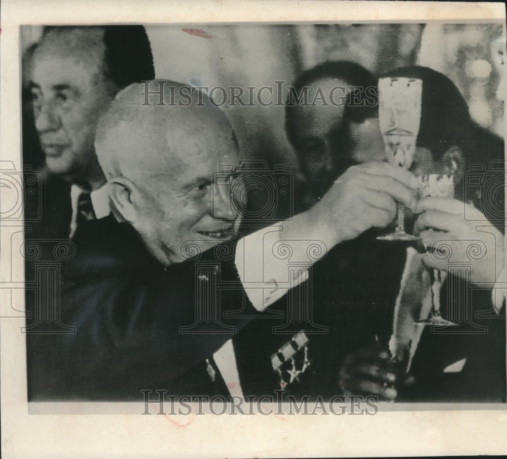 1963 Press Photo Soviet Premier Khrushchev toasts nuclear test ban in Moscow- Historic Images