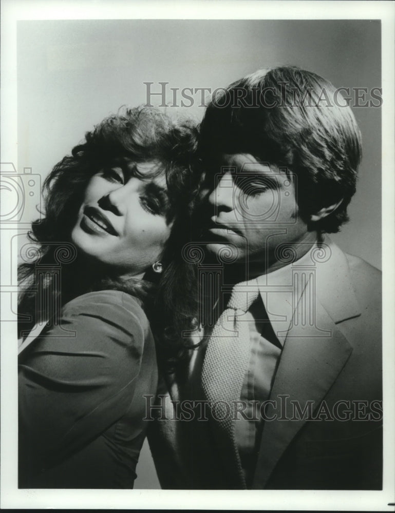 1981 Press Photo Victoria Principal with Robert Urich actors. - mjx60410- Historic Images