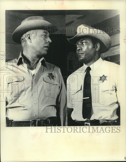 1970 Press Photo Jim Brown and George Kennedy in "tick...tick...tick" US- Historic Images