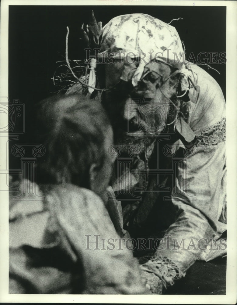 1975 Press Photo Scene From &quot;Lear&quot; Presented by the Royal Shakespeare Company- Historic Images