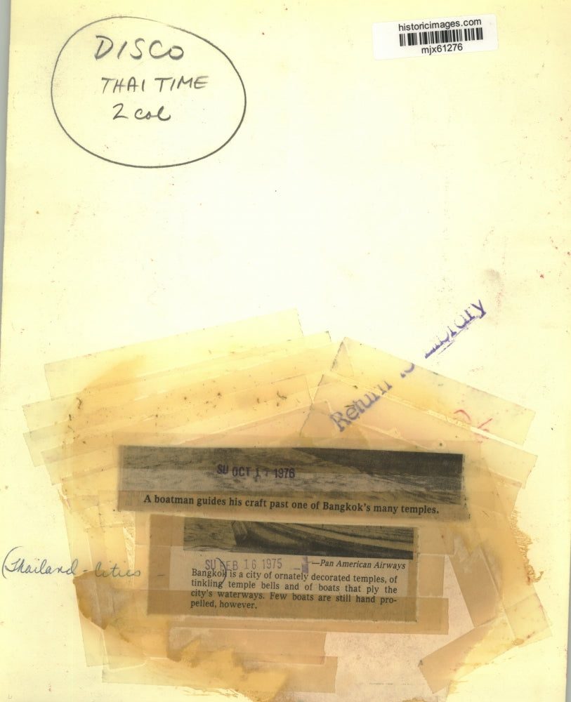 1975 Press Photo Boatman on a city waterway in Bangkok, Thailand - mjx61276