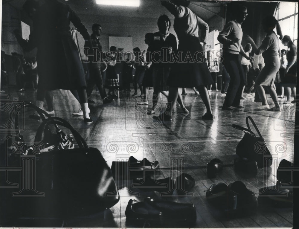 1964 Press Photo Peace Corps trainees dance at University of Wisconsin-Milwaukee- Historic Images