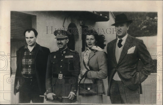 1950 Press Photo Actress Rita Hayworth with others in San Sebastian, Spain- Historic Images