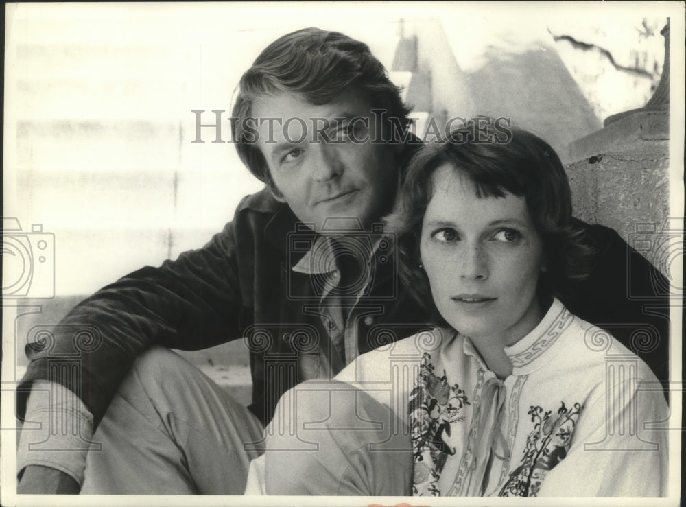 1971 Press Photo Hal Holbrook and Mia Farrow in "Goodbye, Raggedy-Ann".- Historic Images