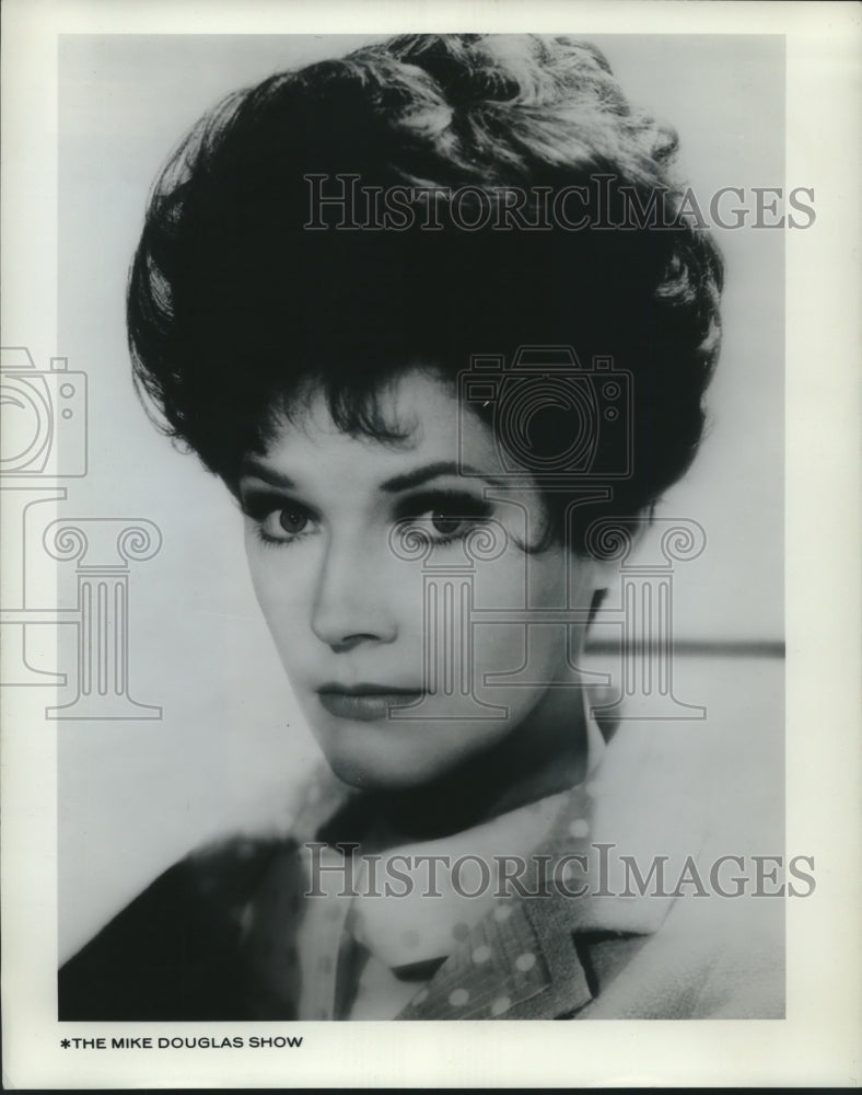 1967 Press Photo Polly Bergen is co-host of &quot;The Mike Douglas Show&quot;. - mjx61831- Historic Images