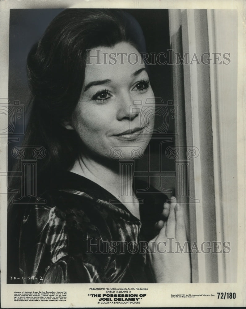 1971 Press Photo Actress Shirley MacLaine in &quot;The Possession of Joel Delaney&quot;- Historic Images