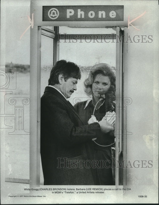 1977 Press Photo Charles Bronson with Lee Remick in MGM's "Telefon" - mjx61916- Historic Images