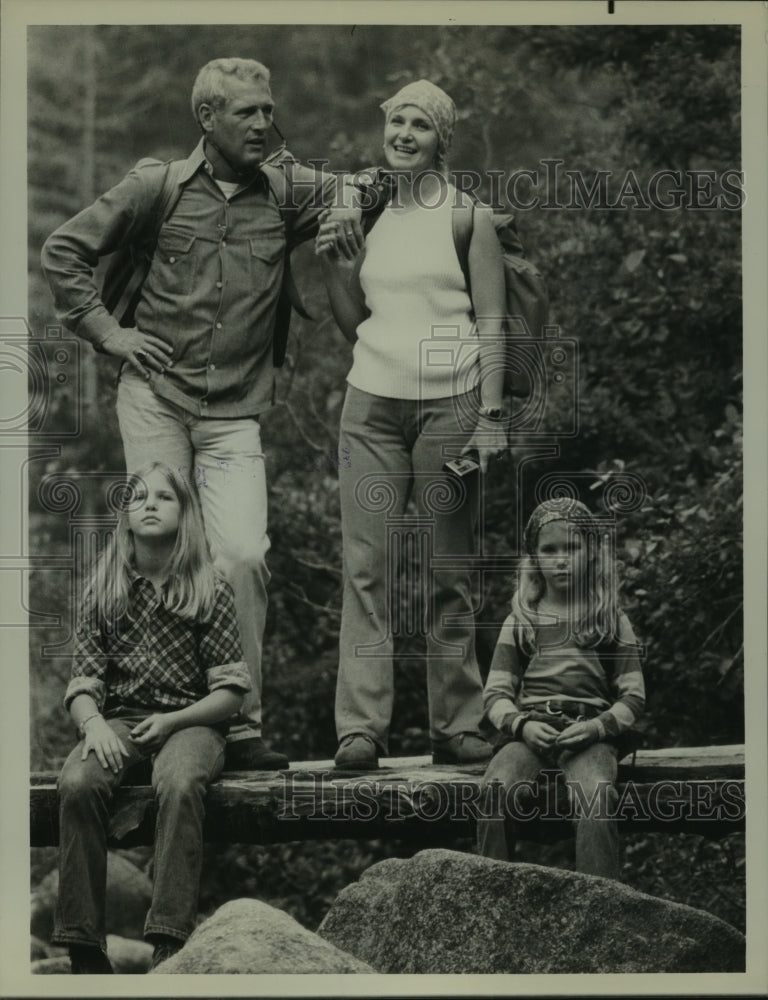 1974 Press Photo Actor Paul Newman & family in "The Wild Places" - mjx61936- Historic Images