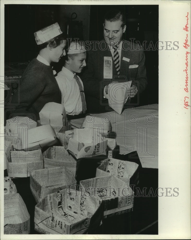 1957 Press Photo Participants of the Milwaukee Journal Open House Anniversary- Historic Images