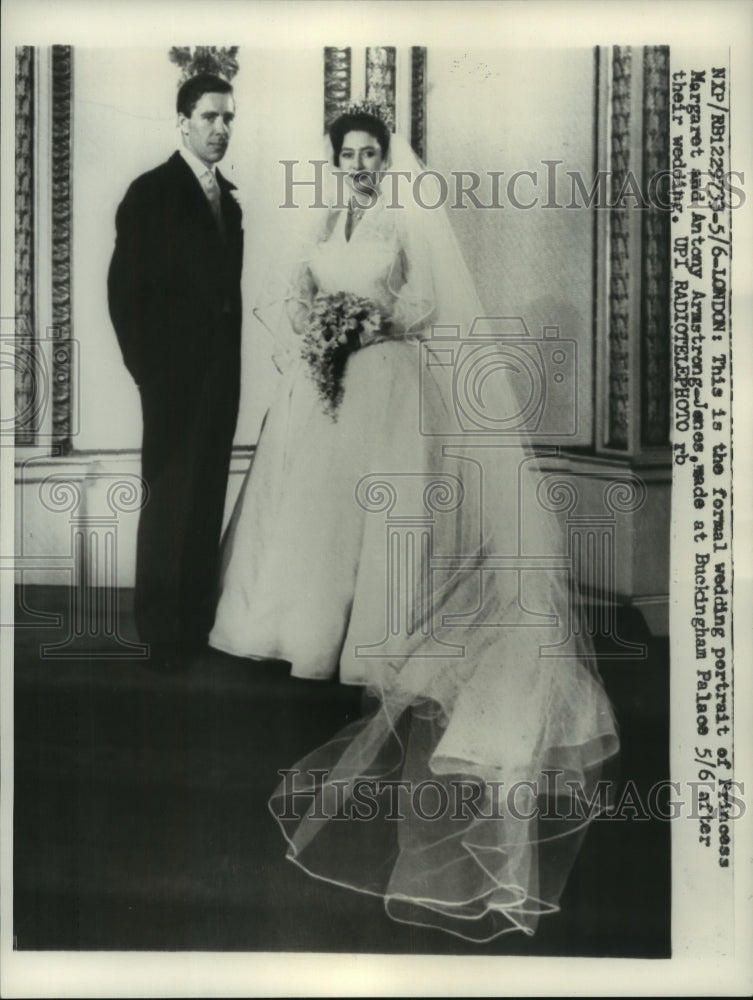 Load image into Gallery viewer, 1960 Press Photo wedding of Princess Margaret &amp; Antony Armstrong-Jones, London
