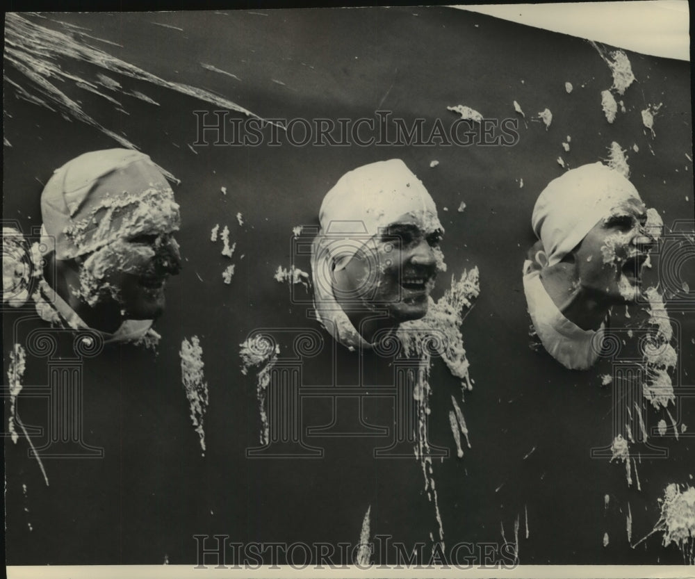 1950 Press Photo Pie-throwing contest at Milwaukee Journal open house- Historic Images