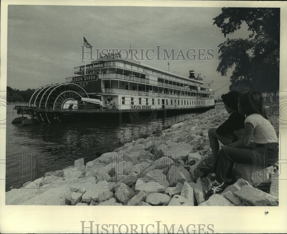 1977 Press Photo Delta Queen paddlewheel boat at Riverside Park in La Crosse- Historic Images