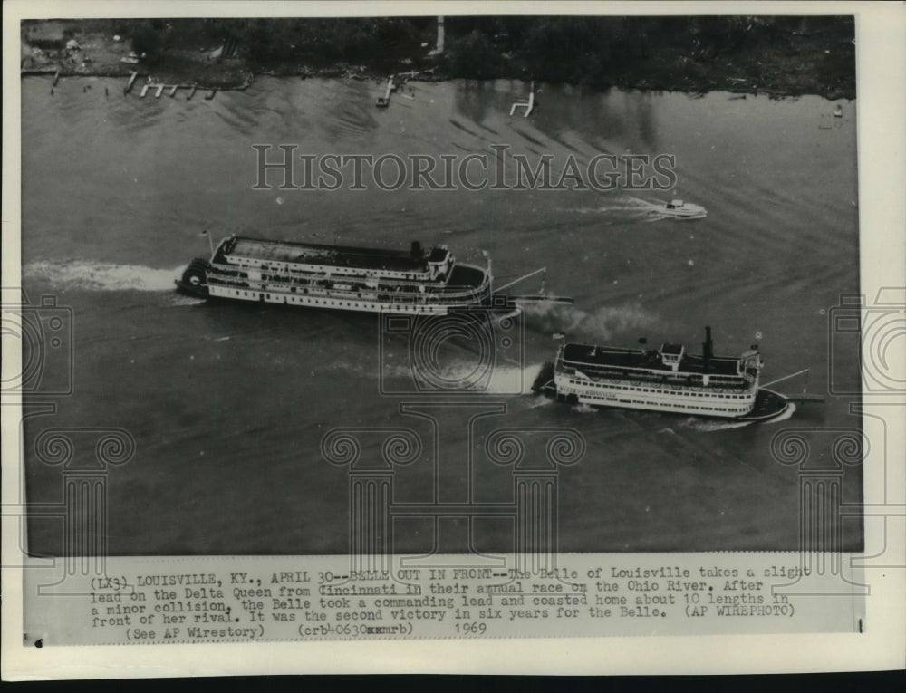 1969 Press Photo The Belle of Louisiana and Delta Queen racing the Ohio River- Historic Images