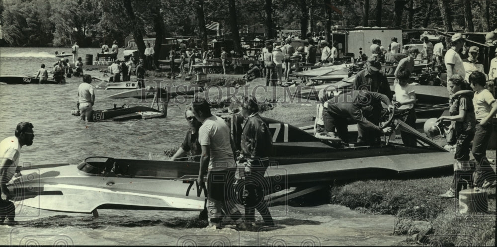 1981 Press Photo Burlington, Wisconsin-Action in the boat pit area in Echo Park- Historic Images