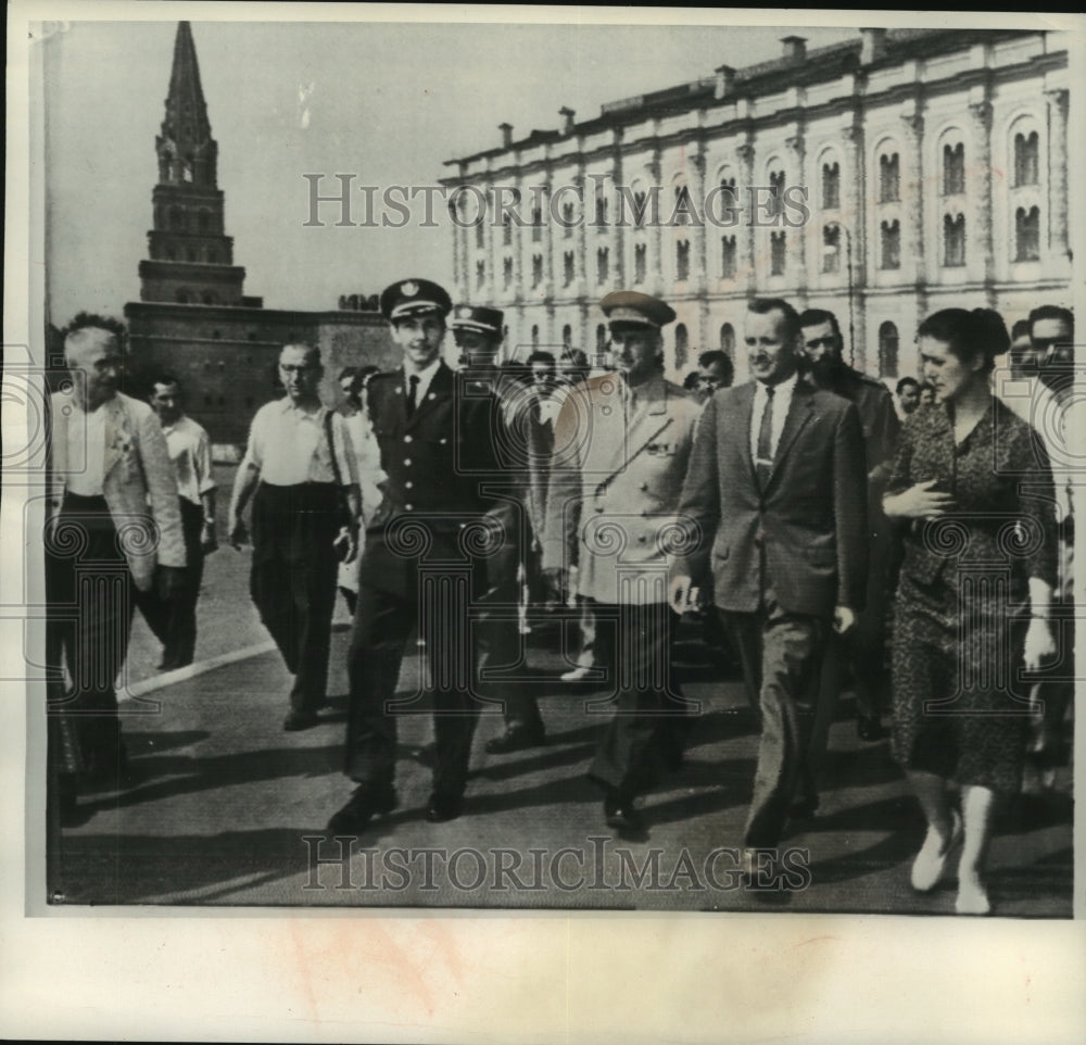 1960 Press Photo Cuba's defense minister, Raul Castro, toured the Kremlin