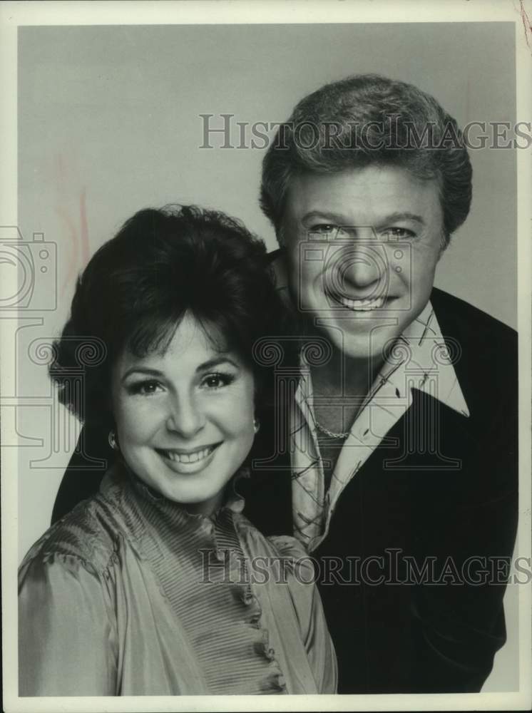 1977 Press Photo Portrait of singers Steve Lawrence and Eydie Gorme - mjx63802- Historic Images