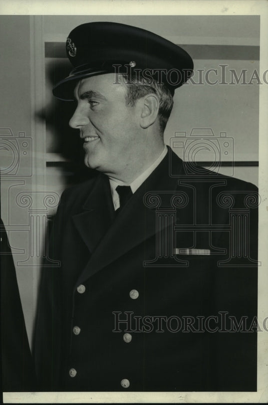 1943 Press Photo Pat O'Brien starred in "The Navy Comes Through" - mjx65089- Historic Images