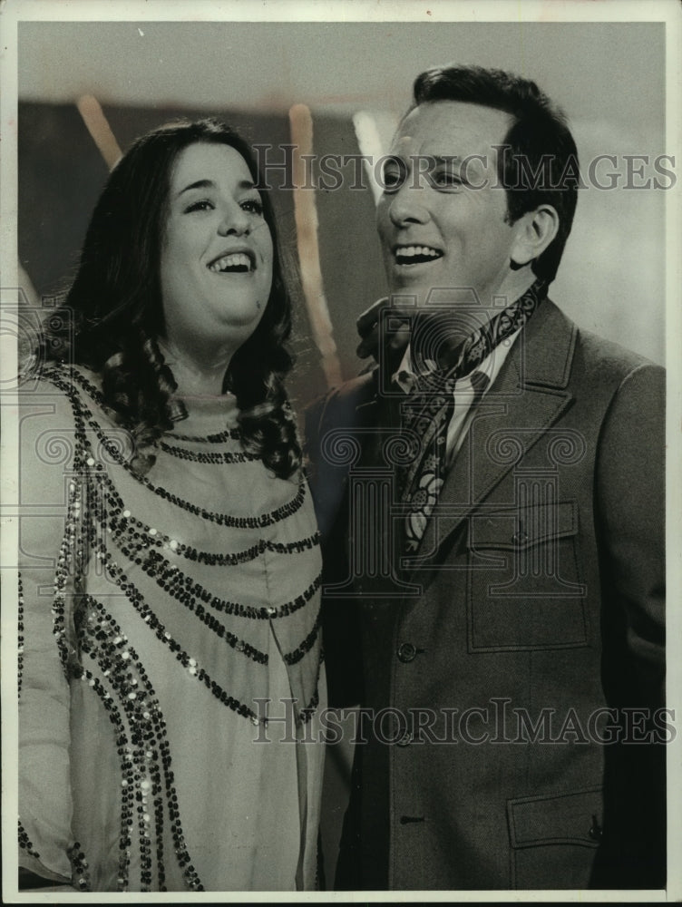 1968 Press Photo Mama Cass Elliott and Andy Williams - mjx65131- Historic Images