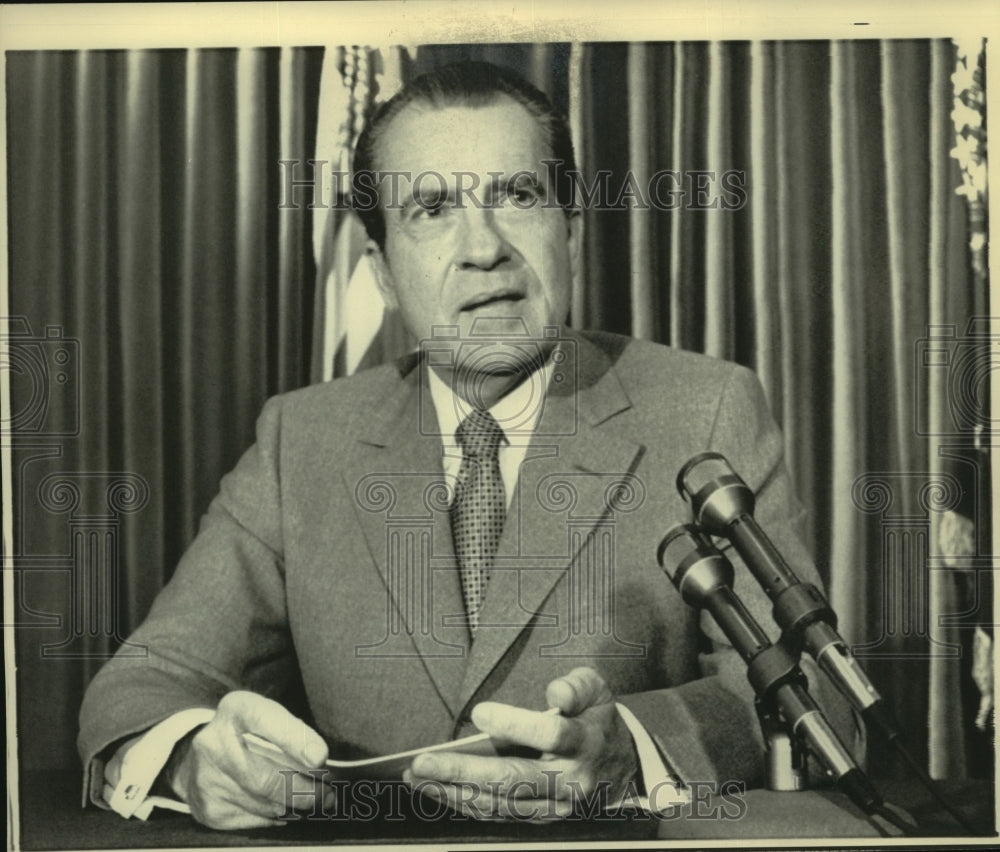 1972 Press Photo President Richard Nixon in his White House office - mjx65775- Historic Images