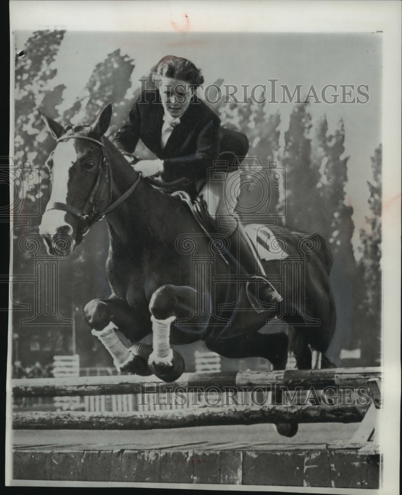 1956 Press Photo Princess Irene of the Netherlands horse jumping, Amsterdam