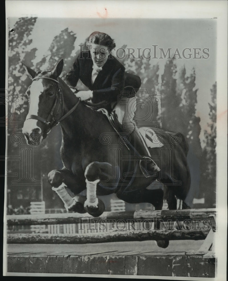 Load image into Gallery viewer, 1956 Press Photo Princess Irene of the Netherlands horse jumping, Amsterdam
