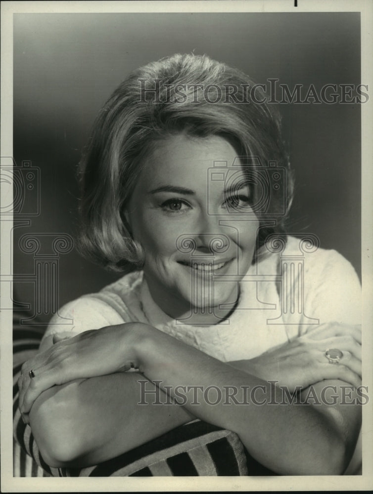 1969 Press Photo Hope Lange stars in &quot;The Ghost and Mrs. Muir&quot; - mjx66226- Historic Images