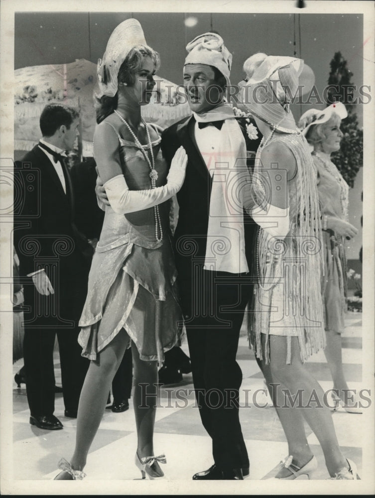 1967 Press Photo Tony Randall in "Kraft Music Hall" - mjx66535- Historic Images