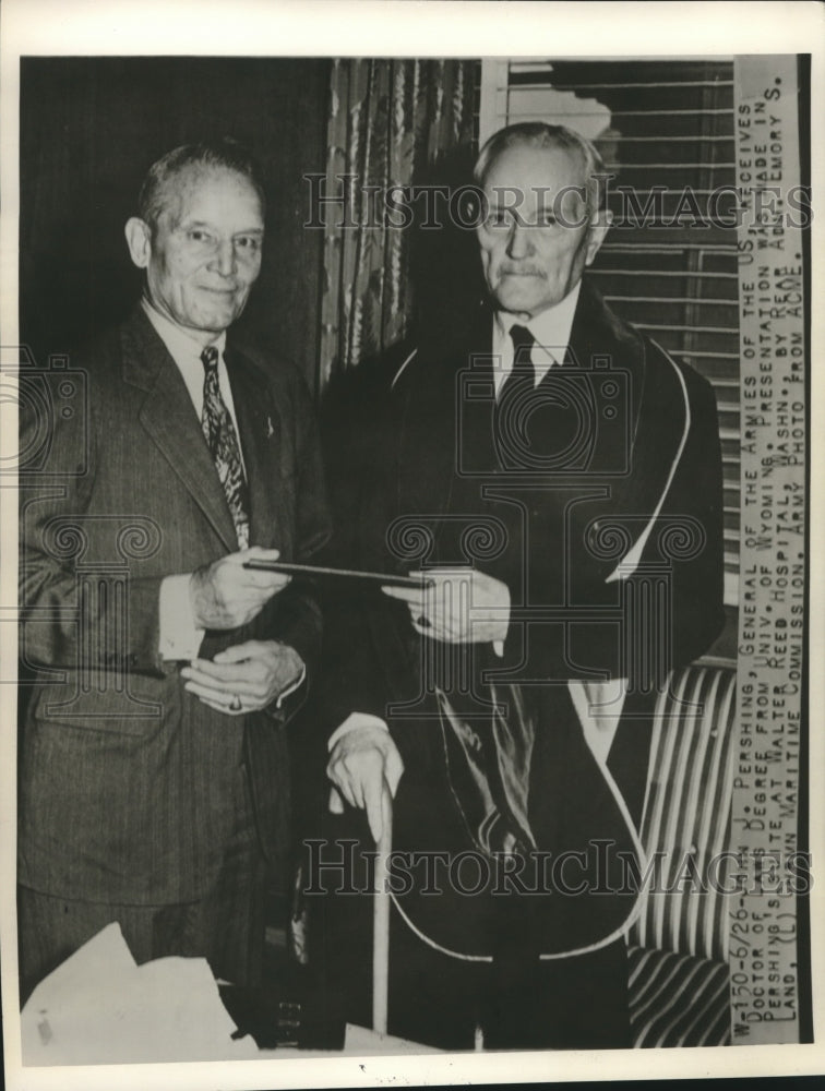 1944 Press Photo General Pershing and Rear Admiral Land, Walter Reed Hospital- Historic Images
