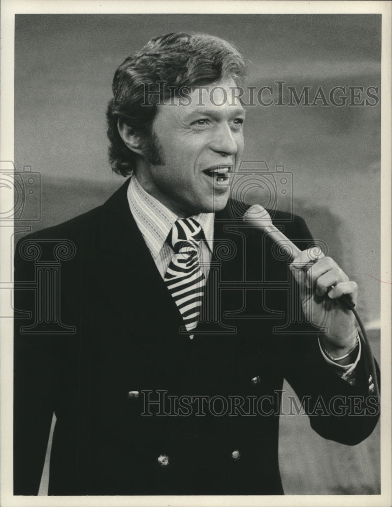 1971 Press Photo Steve Lawrence in &quot;The New Dick Van Dyke Show&quot; - mjx66782- Historic Images