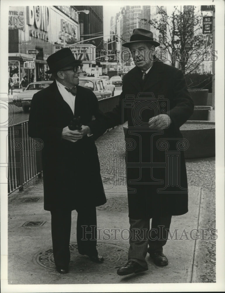 1977 Press Photo George Burns and Walter Matthau star in &quot;The Sunshine Boys&quot;- Historic Images