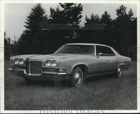 1971 Press Photo Pontiac 1971 "Bonneville" in a field - mjx67407- Historic Images