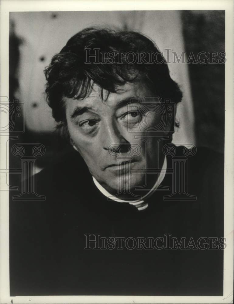 1977 Press Photo Actor Robert Mitchum, plays a priest in &quot;The Wrath of God&quot;- Historic Images