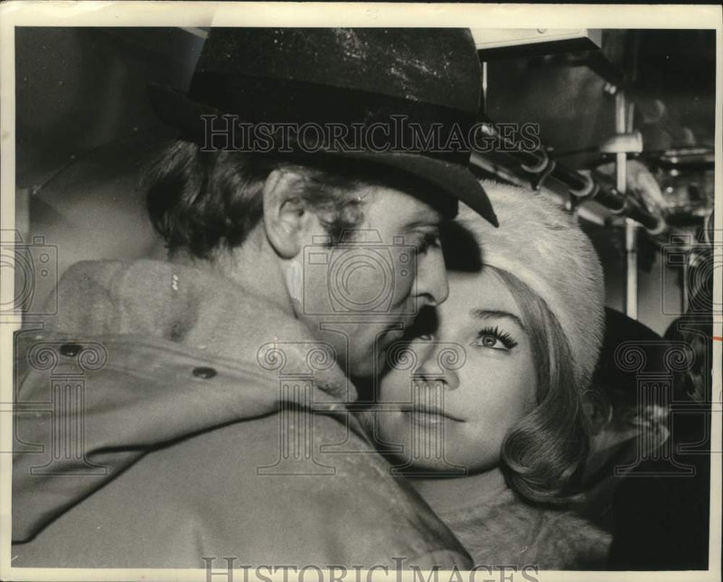 Load image into Gallery viewer, 1967 Press Photo Michael Caine &amp; Shirley MacLaine in "Woman Times Seven"
