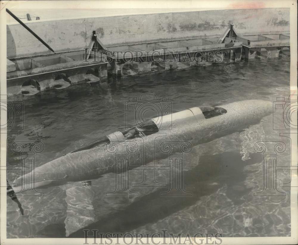 1954 Press Photo Torpedo-shaped 2 man commercial submarine, California- Historic Images