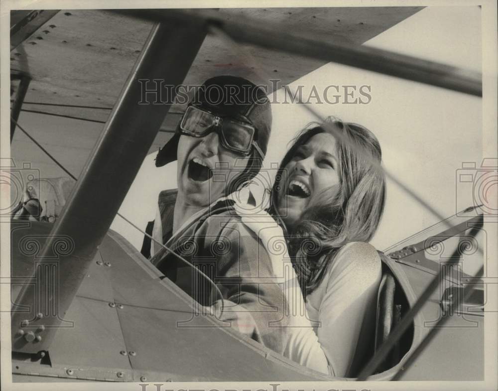 1975 Press Photo Richard Thomas and Lee Purcell in an episode of &quot;The Waltons&quot;.- Historic Images