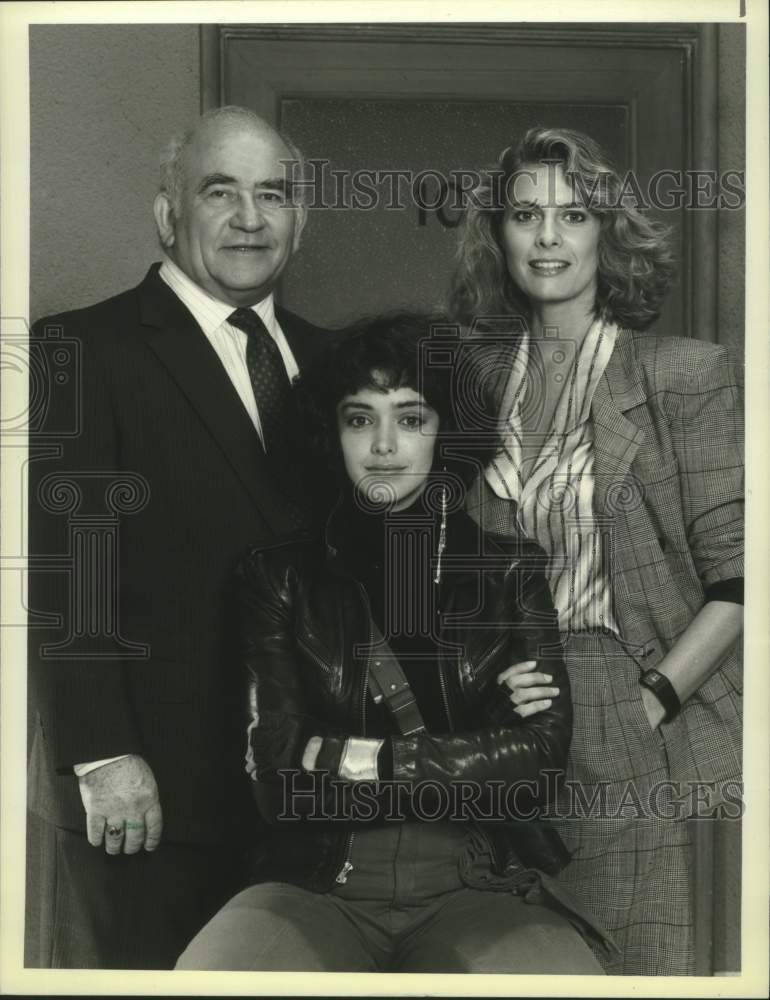 1986 Press Photo Ed Asner, Kathleen Beller, Kathryn Harrold star in new series- Historic Images