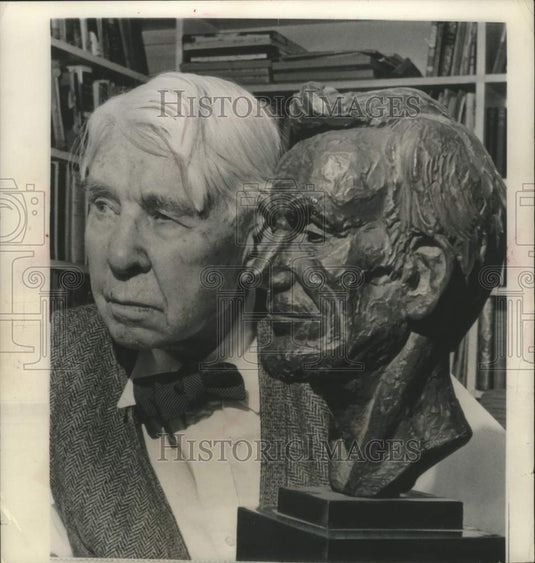1960 Press Photo Carl Sandburg, famed poet and Lincoln biographer turned 82- Historic Images