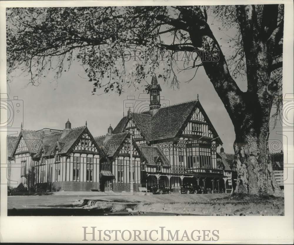1952 Press Photo Bath house in the Government Gardens in Rotorua, New Zealand