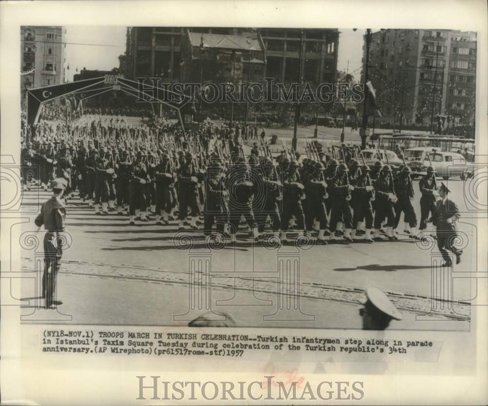 1957 Press Photo Turkish Troops March In Celebration At Istanbul's Taxim Square