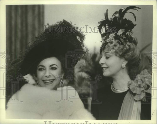 1985 Press Photo Elizabeth Taylor and Jane Alexander, in "Malice in Wonderland"- Historic Images