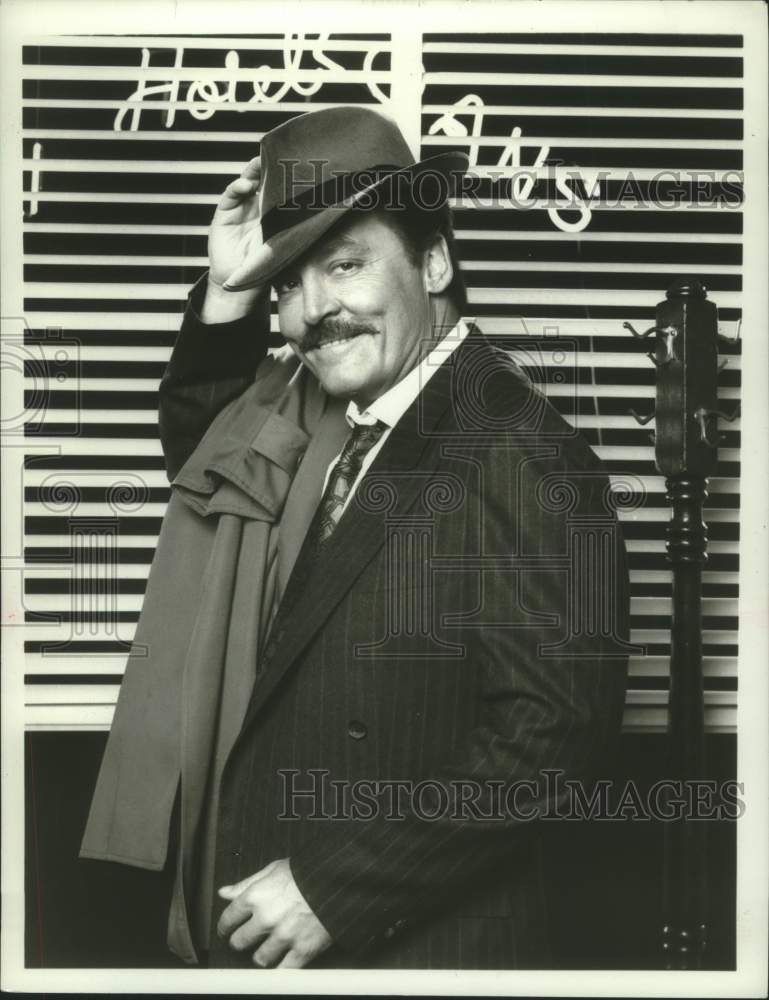 1989 Press Photo Stacy Keach stars in &quot;Mike Hammer: Murder Takes All&quot;- Historic Images