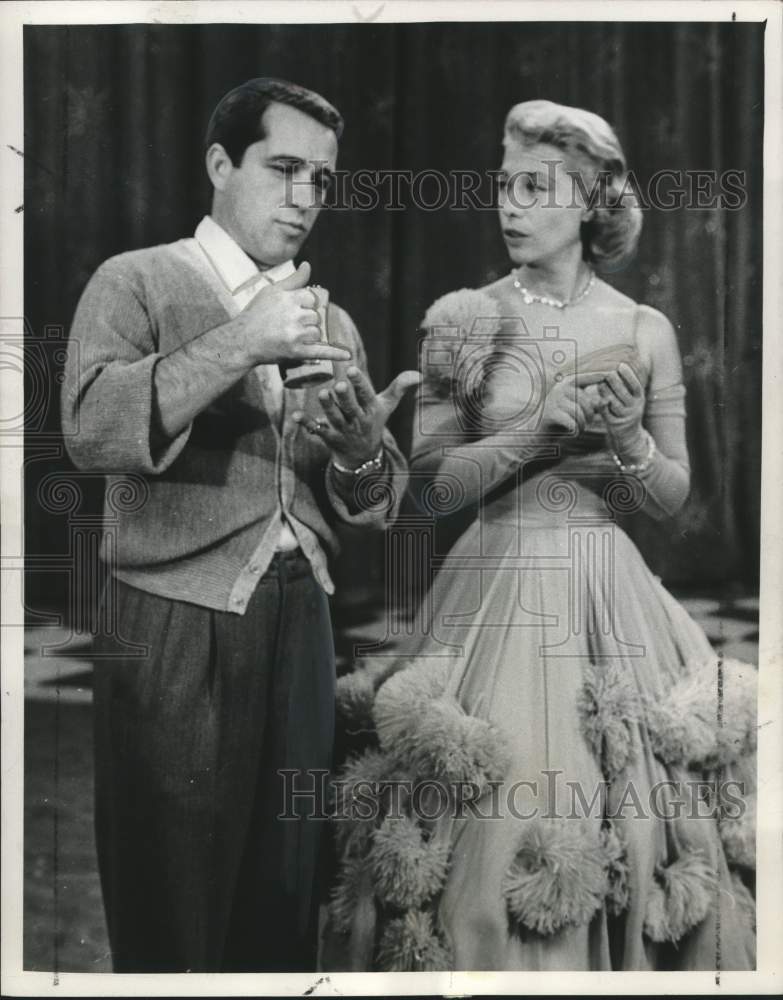 1957 Press Photo Singers Dinah Shore &amp; Perry Como on the &quot;Chevy Show&quot;- Historic Images