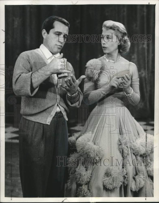 1957 Press Photo Singers Dinah Shore & Perry Como on the "Chevy Show"- Historic Images