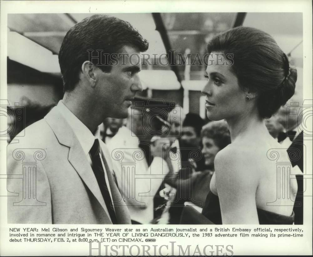 1983 Press Photo Mel Gibson,Sigourney Weaver,&quot;The Year Of Living Dangerously.&quot;- Historic Images