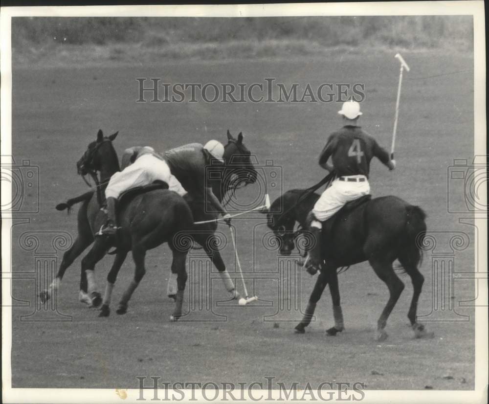 1960 Press Photo Milwaukee&#39;s polo game against Detroit at Uihlein field- Historic Images