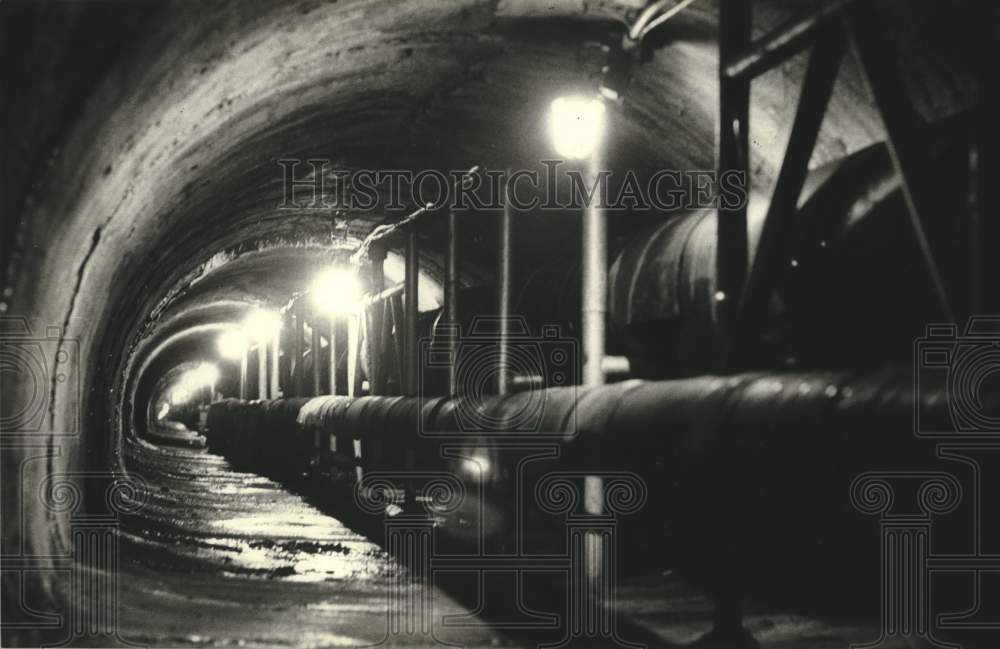 1980 Press Photo Main lines in a tunnel under Wisconsin Ave., Wisconsin- Historic Images