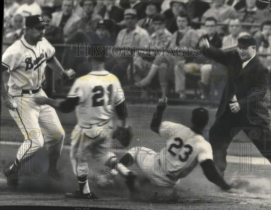 1961 Press Photo Giant's Felipe Alou sliding home in Milwaukee Braves Game, WI- Historic Images