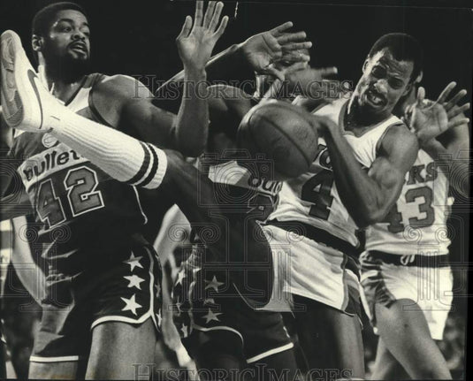 1981 Press Photo Milwaukee's Sidney Moncrief plays Washington Bullets at Arena- Historic Images