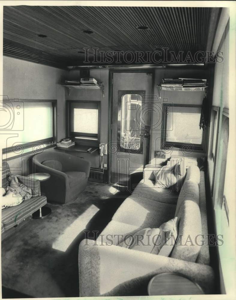 Load image into Gallery viewer, 1986 Press Photo updated parlor of the "Philadelphia Star" train - mjx72221
